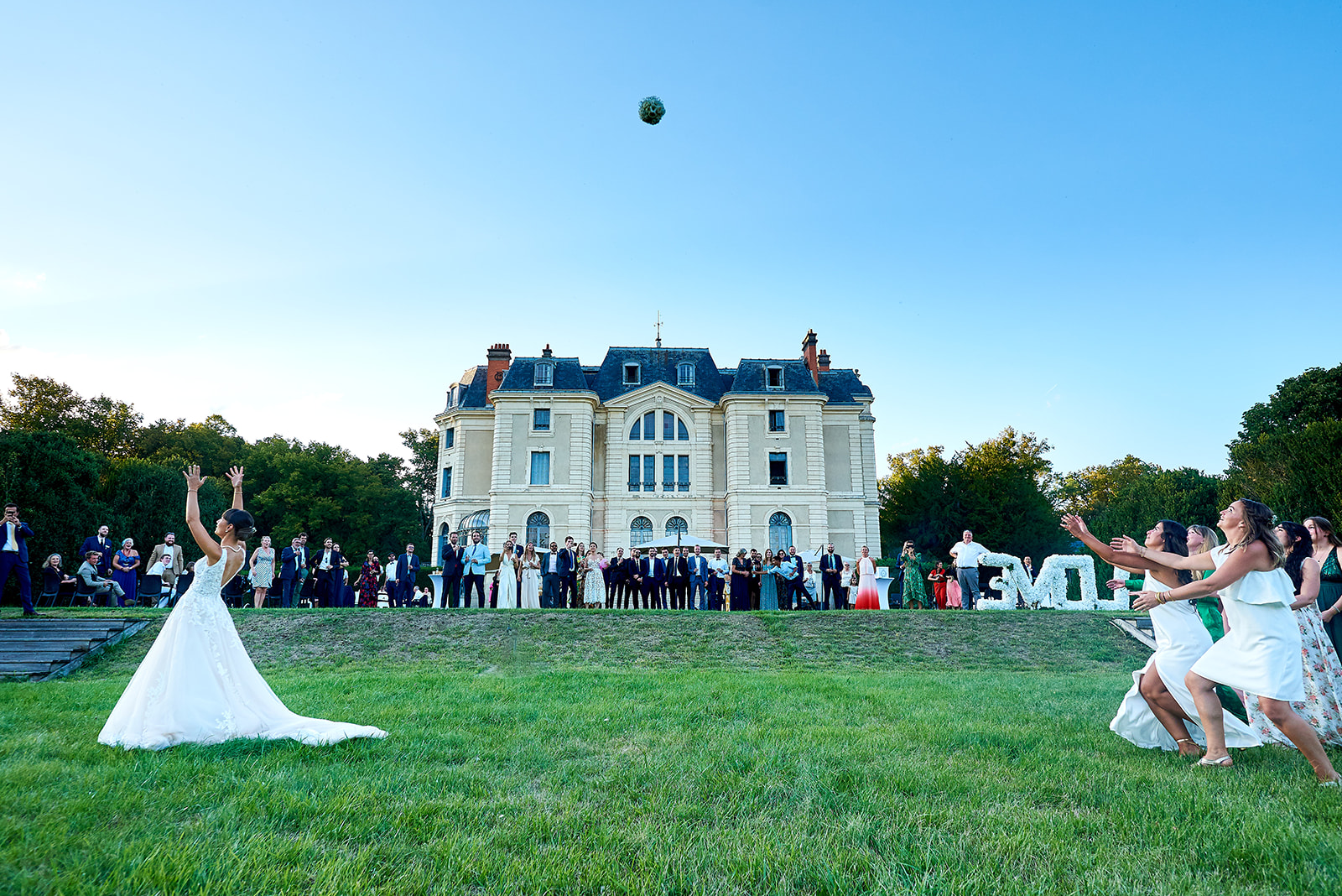 Mariage Apolline & Florian - Lancé de bouquet Organisation de mariage romantique chic - Hera Mariage Wedding Planner - Auvergne - Puy de Dôme - Clermont-Ferrand - Allier - Haute-Loire - Cantal